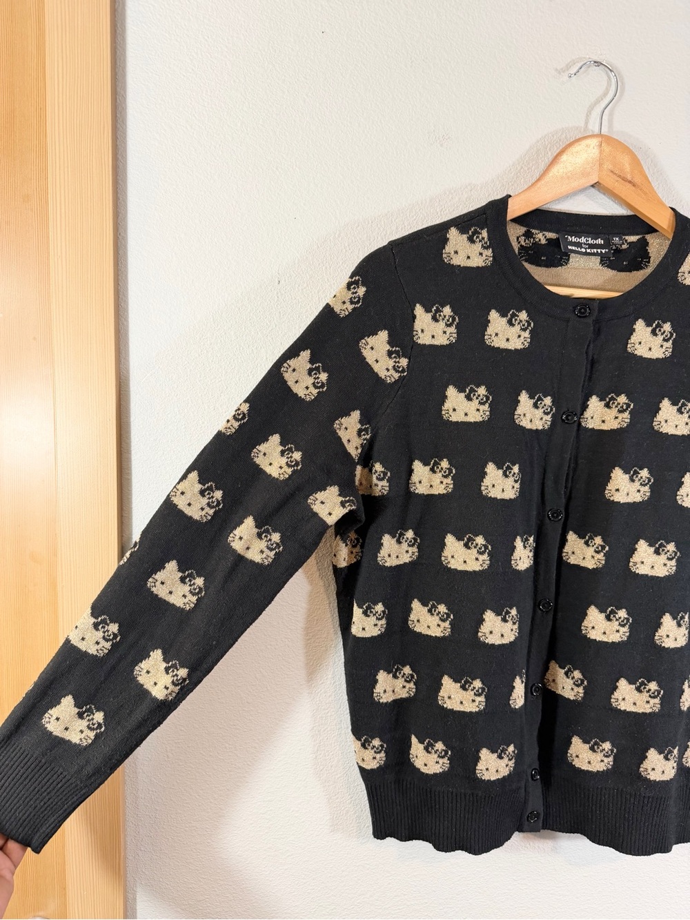 ModCloth x Hello Kitty Kawaii Icon Cardigan Size 1X Black Metallic Gold Logo - Picture 5 of 11